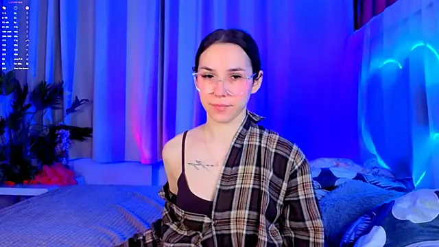 -CindyLou online show from December 21, 6:06 am