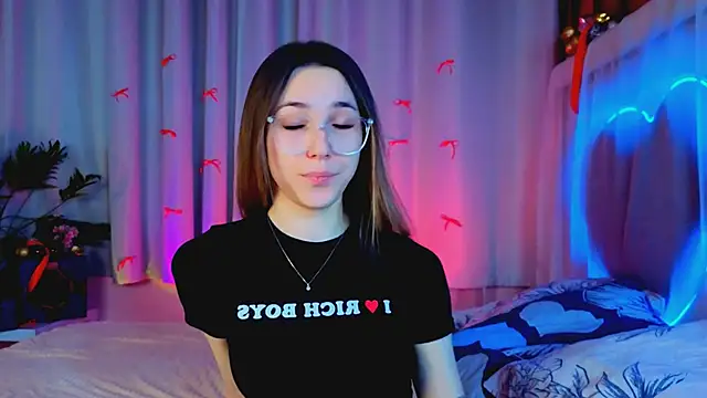 -CindyLou online show from January 11, 5:56 am