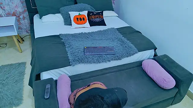 Becca Grims online show from October 21, 3:32 am