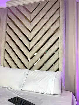 Mia Roset online show from September 26, 7:11 pm