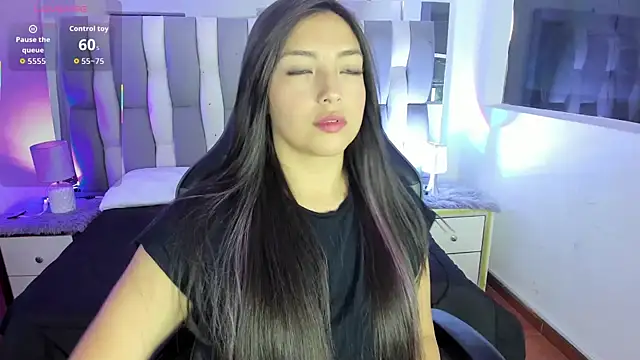 Adaara Rey online show from October 14, 8:11 pm