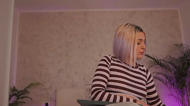 daisyblushh online show from February 25, 4:05 pm