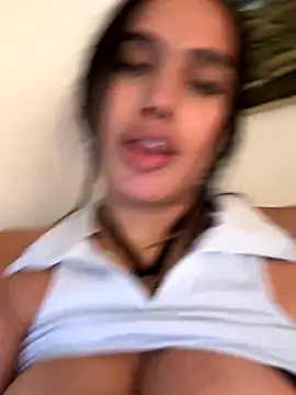 Snapshot of Bella__Wood chatting on October 14, 9:39 pm Bella Wood online show from October 14, 9:39 pm