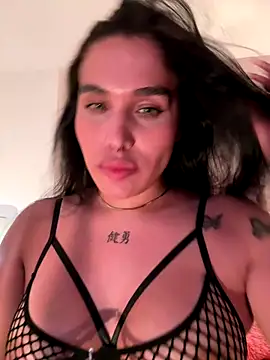 Snapshot of Bella__Wood chatting on October 9, 8:13 pm Bella Wood online show from October 9, 8:13 pm