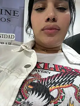 Snapshot of Bella__Wood chatting on October 10, 8:14 pm Bella Wood online show from October 10, 8:14 pm