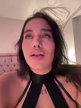 Snapshot of Bella__Wood chatting on October 15, 9:50 pm Bella Wood online show from October 15, 9:50 pm