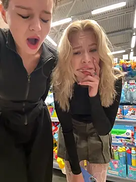 Snapshot of Cum_girlss chatting on September 22, 4:33 am Cum girlss online show from September 22, 4:33 am