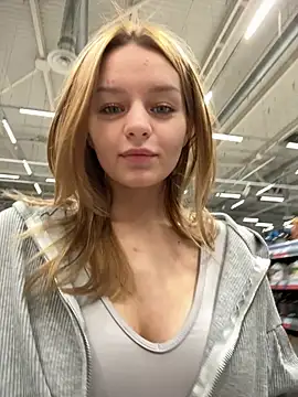 Snapshot of Cum_girlss chatting on October 24, 3:02 am Cum girlss online show from October 24, 3:02 am