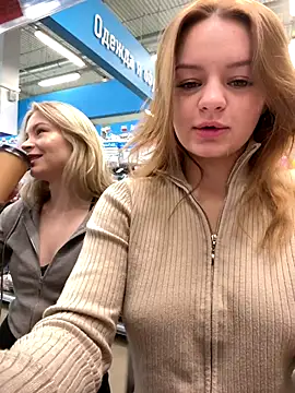 Snapshot of Cum_girlss chatting on October 11, 5:23 am Cum girlss online show from October 11, 5:23 am