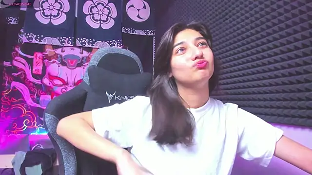 Snapshot of Elfy_Rare_ chatting on November 1, 2:32 pm Elfy Rare online show from November 1, 2:32 pm