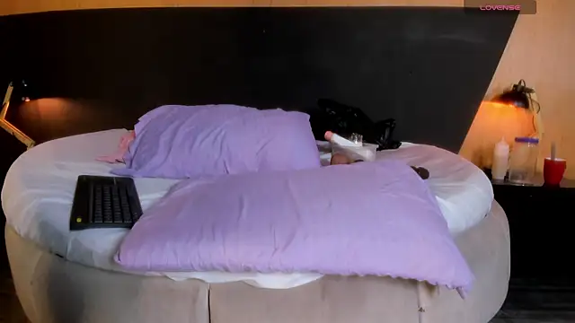 Dakota Monroe online show from September 30, 8:13 pm