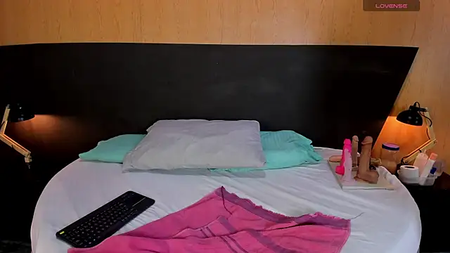 Dakota Monroe online show from September 28, 8:03 pm