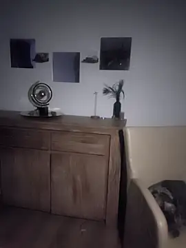 Snapshot of Foxy-Milfy chatting on October 15, 11:07 pm Foxy-Milfy online show from October 15, 11:07 pm