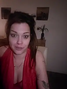 Snapshot of Foxy-Milfy chatting on October 26, 3:24 am Foxy-Milfy online show from October 26, 3:24 am