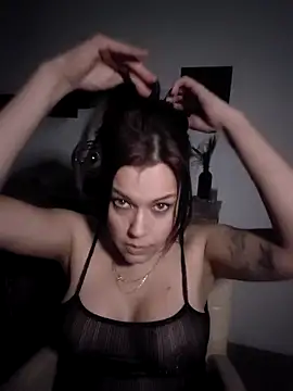 Snapshot of Foxy-Milfy chatting on October 11, 5:01 am Foxy-Milfy online show from October 11, 5:01 am