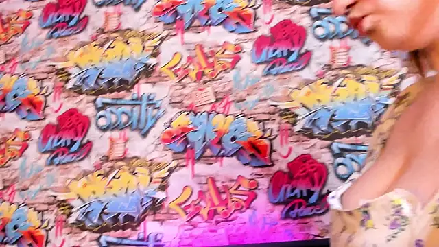 Julia Jips online show from October 16, 7:44 am