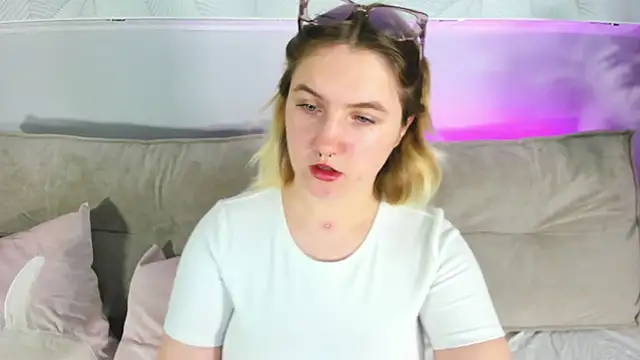 Julia Jips online show from September 18, 8:02 am
