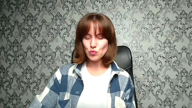 Snapshot of Kelly_Kisss chatting on October 21, 11:14 am Kelly Kisss online show from October 21, 11:14 am