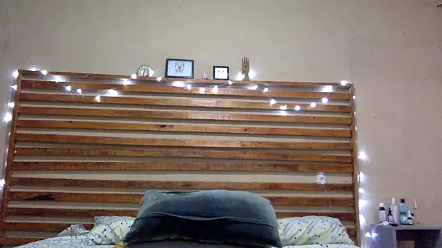 NaughtyInGlasses online show from December 14, 3:45 am