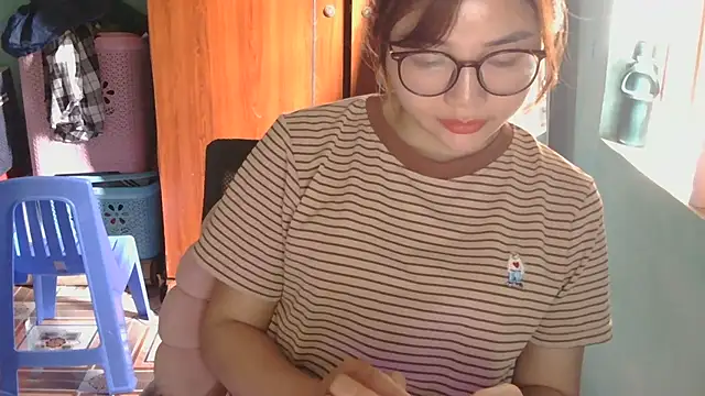 Snapshot of Uhem112 chatting on September 27, 8:10 am Uhem112 online show from September 27, 8:10 am