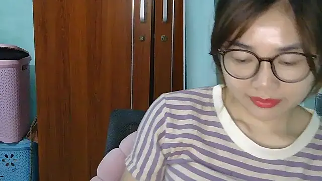 Snapshot of Uhem112 chatting on October 7, 12:59 am Uhem112 online show from October 7, 12:59 am