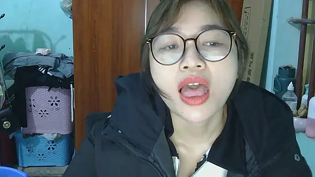 Uhem112 online show from December 15, 1:55 am