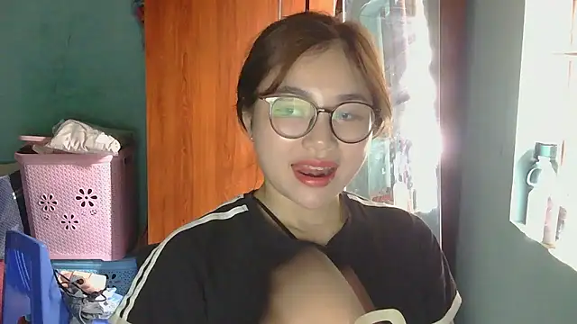 Snapshot of Uhem112 chatting on October 9, 3:54 am Uhem112 online show from October 9, 3:54 am