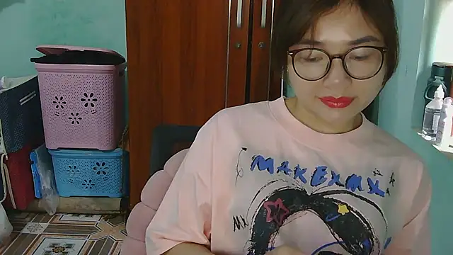 Snapshot of Uhem112 chatting on October 6, 12:49 am Uhem112 online show from October 6, 12:49 am