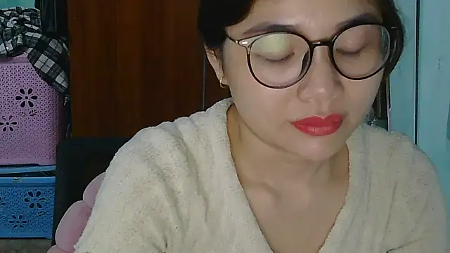 Snapshot of Uhem112 chatting on October 1, 10:42 am Uhem112 online show from October 1, 10:42 am