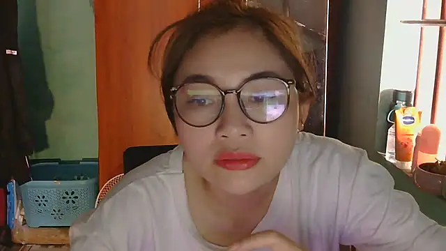 Snapshot of Uhem112 chatting on October 28, 6:41 am Uhem112 online show from October 28, 6:41 am