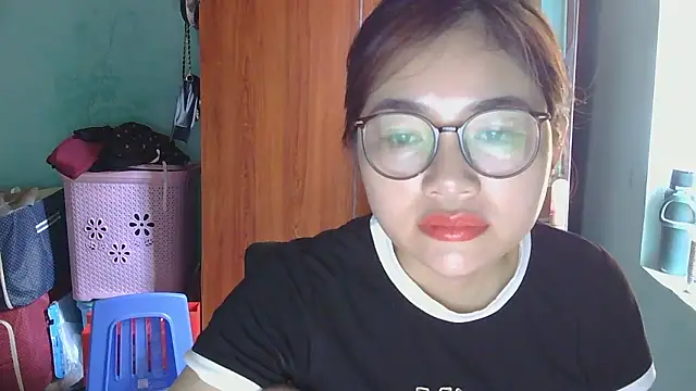 Snapshot of Uhem112 chatting on October 5, 12:48 am Uhem112 online show from October 5, 12:48 am