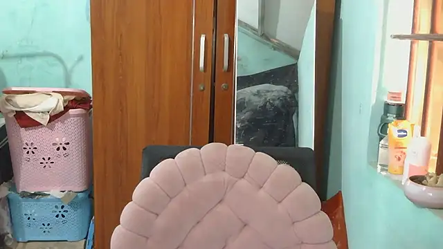 Snapshot of Uhem112 chatting on October 30, 7:55 am Uhem112 online show from October 30, 7:55 am