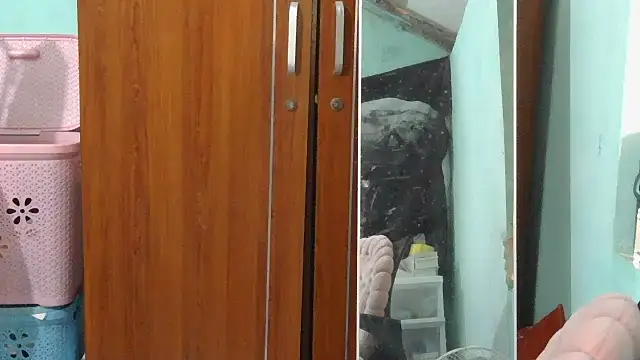 Snapshot of Uhem112 chatting on October 29, 6:50 am Uhem112 online show from October 29, 6:50 am