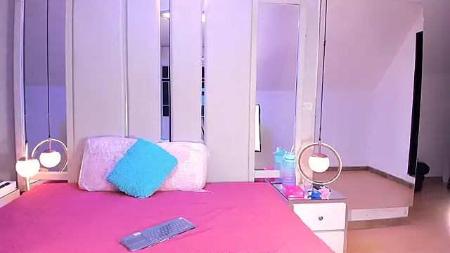 Snapshot of EmmaWilliam1 chatting on September 30, 5:46 am EmmaWilliam1 online show from September 30, 5:46 am