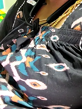 Snapshot of papukurty chatting on October 13, 2:25 am papukurty online show from October 13, 2:25 am