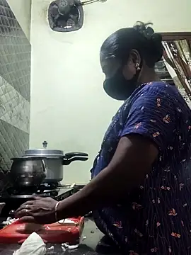 Snapshot of papukurty chatting on October 8, 1:32 am papukurty online show from October 8, 1:32 am