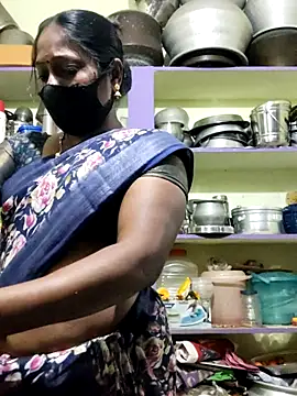 Snapshot of papukurty chatting on October 6, 1:11 am papukurty online show from October 6, 1:11 am