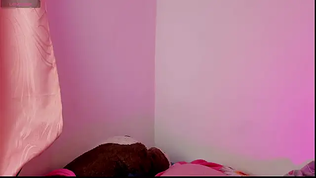 Alanaloiiss  online show from March 6, 3:56 am