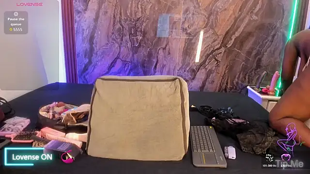 MiiaaCollinss online show from November 28, 2:20 pm