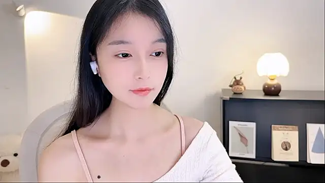 Onechestnut online show from November 2, 5:33 am