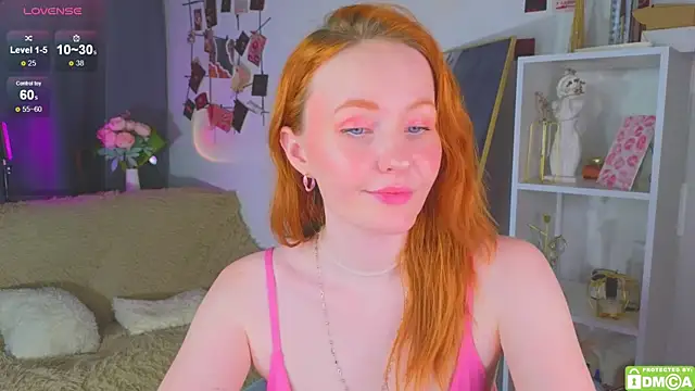 Snapshot of JoyceJones chatting on October 29, 9:17 pm JoyceJones online show from October 29, 9:17 pm