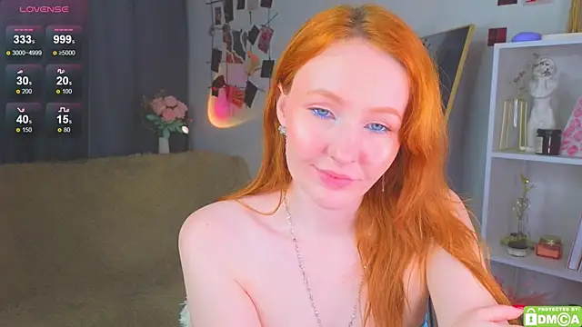 Snapshot of JoyceJones chatting on October 13, 7:49 pm JoyceJones online show from October 13, 7:49 pm