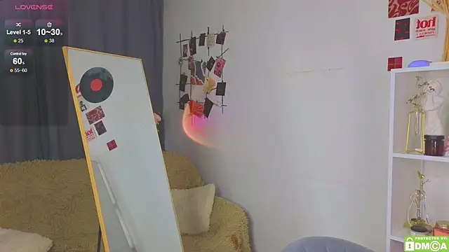 Snapshot of JoyceJones chatting on October 3, 9:53 pm JoyceJones online show from October 3, 9:53 pm