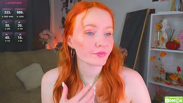 JoyceJones online show from November 4, 8:03 pm