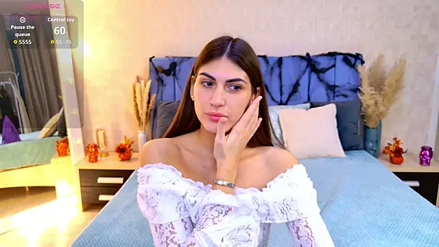 Snapshot of MaggieTurner chatting on October 27, 1:34 am MaggieTurner online show from October 27, 1:34 am