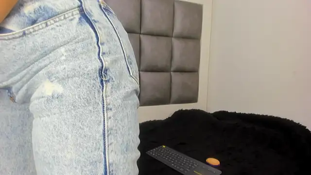 Snapshot of Mia_lopez__ chatting on October 13, 1:58 pm Mia lopez online show from October 13, 1:58 pm