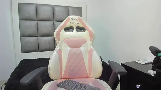 Snapshot of Mia_lopez__ chatting on September 19, 2:49 pm Mia lopez online show from September 19, 2:49 pm