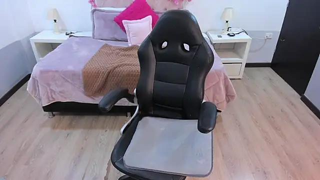 Snapshot of ebony_fantasy2 chatting on October 25, 12:35 pm ebony fantasy2 online show from October 25, 12:35 pm