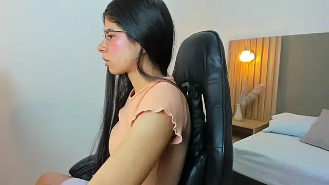 Snapshot of carlina_15 chatting on October 30, 12:17 pm carlina 15 online show from October 30, 12:17 pm