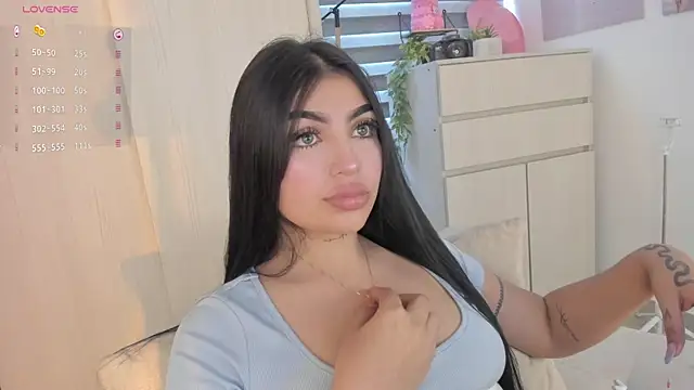 Snapshot of EmmyKenner chatting on October 23, 11:38 am EmmyKenner online show from October 23, 11:38 am